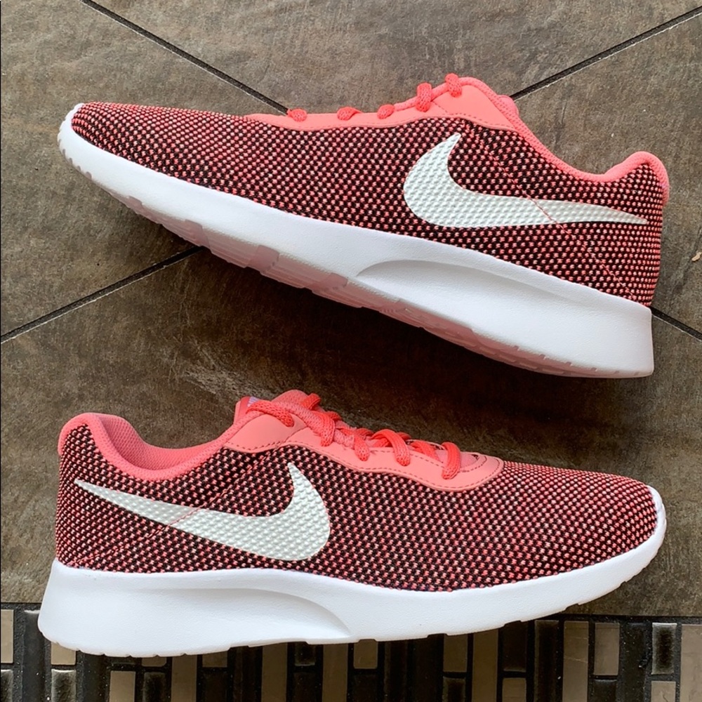 WMNS NIKE TANJUN black/white-pink gaze - Picture 13 of 16